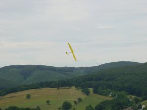 2001 - MFK-Klubbewerb F3F-Hangfliegen am 8.7.2001. Flug eines Modells.