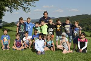 20.07.2016 2.Bastelnachmittag - alle Kinder mit dem Obmann des MFK Breitenfurt