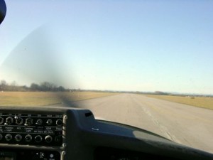 2002 - 1.Virtueller F3F-Wettbewerb > Blick aus dem Cockpit der Cessna 172 beim Start!