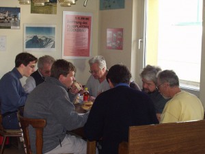 2002 - 1.Virtueller F3F-Wettbewerb > Stärkung bei einem zünftigen Gulasch.