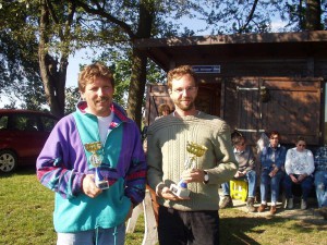 2002 - 3.MFK Bewerb zum Klubcup > Zeitfliegen - Die Ersten. Robert Piss (2.) und Harald Michl (1.).