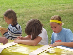 2002 - Basteln eines Wurfgleiters mit den Schülern > 3.Tag Schleifen des Modells