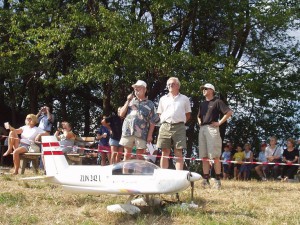 2003 - Flugtag - Unser Platzsprecher (Helmut) im Einsatz.