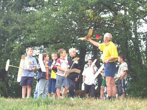 2003 - Basteln mit den Schülern - Letzter Tag. Dies war die Gruppe beim Einfliegen.