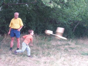 2003 - Basteln mit den Schülern - Letzter Tag. Ein gelungener Start.