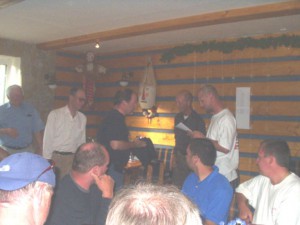 2004 - F3F Donovaly > Dritter Tag - Arthur holt sich seinen Pokal ab (2. Platz). 