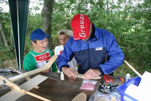 2004 - Flugtag > Reparaturtisch