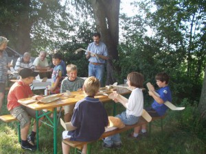 2004 - Basteln mit den Schülern > Dritter Tag - Wir streichen