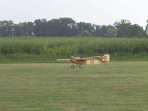 2004 - Flugtag Rakvice. Oldtimer bei der Landung