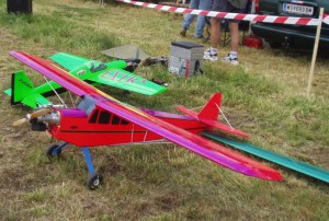 2004 - Flugtag Rakvice. Flugmodelle vor dem Einsatz.