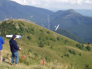 2005 - F3F Donovaly 2005 - Arthur beim Fliegen.