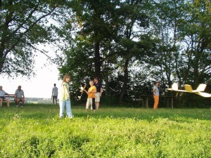 2005 - Vierter Bastelabend (Einfliegen) mit den SchülerInnen 2005.