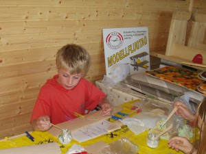 2005 - Erster Bastelabend mit den SchülerInnen 2005.