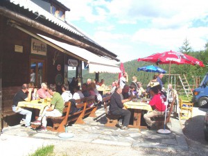 2005 - F3F Wöllaner Nock > Warten auf die Siegerehrung vor der Geiger Hütte.