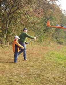 2006.10.14 - Dritter Klubcup > Vorbereitung Mathias mit Vater.