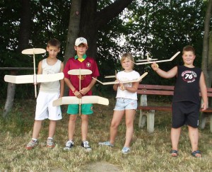 2006.07.26 - 3.Tag des Fliegerbastelns 2006 - Die Modelle sind fertig und bereits eingeflogen.