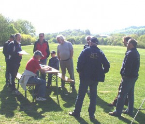 2007.04.22 - Zu Gast beim Club "Vogelweide" - Hangbewerb/Brettschneider Gedenkfliegen Pilotenbesprechung