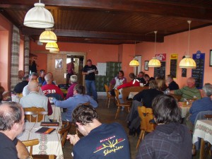 Staatsmeisterschaft F3F am Stuhleck - Warten auf die Siegerehrung  