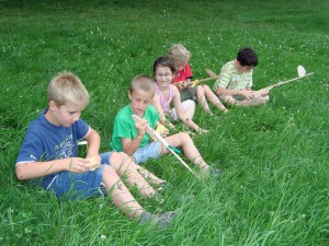 2. Tag des Fliegerbastelns - Auch in der Wiese basteln macht Spaß!