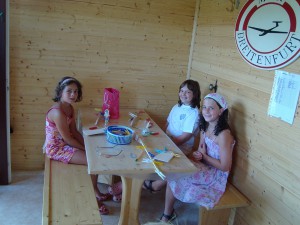 14.7.2010 1. Tag Basteln mit den Schülern
