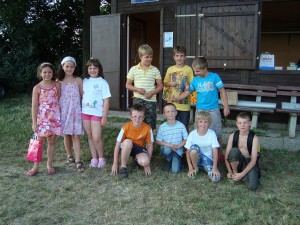 14.7.2010 1. Tag Basteln mit den Schülern - Die Teilnehmer am ersten Tag