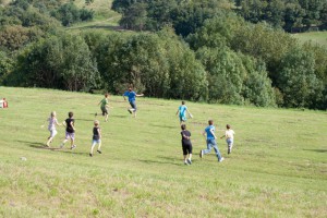 14.8.2011 50 Jahre MFK-B - Flugvorführung - Nach dem Abwurf - Wer suchet, der findet!