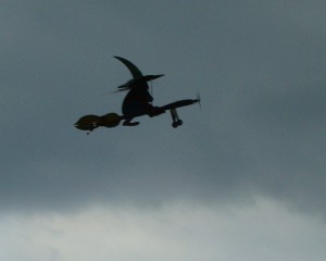 15.8.2011 50 Jahre MFK-B - Flugshow - Auch die letzte Hexe verschwindet vom Himmel         