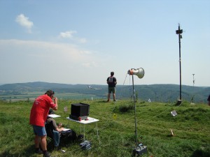 22.5.2011 1. Fliegen am Braunsberg - Südseite Wettbewerbsleitung + Vorbeiflug Lukas G.