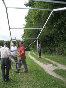 13.8.2011 Aufstellen des Zeltes für die 50-Jahr-Feier