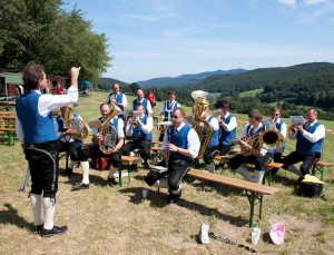 14.8.2011 50 Jahre MFK-B - Festreden - Eröffnung durch den Musikverein Breitenfurt.