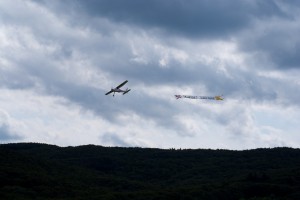 15.8.2011 50 Jahre MFK-B - Flugshow - Bannerschlepp mit der "Mentor"