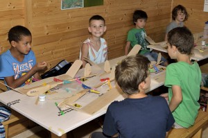 15.7.2015 - 2. Bastelnachmittag mit den Kindern - Schleifen & Streichen