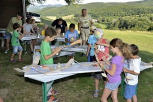 15.7.2015 - 2. Bastelnachmittag mit den Kindern - Schleifen & Streichen